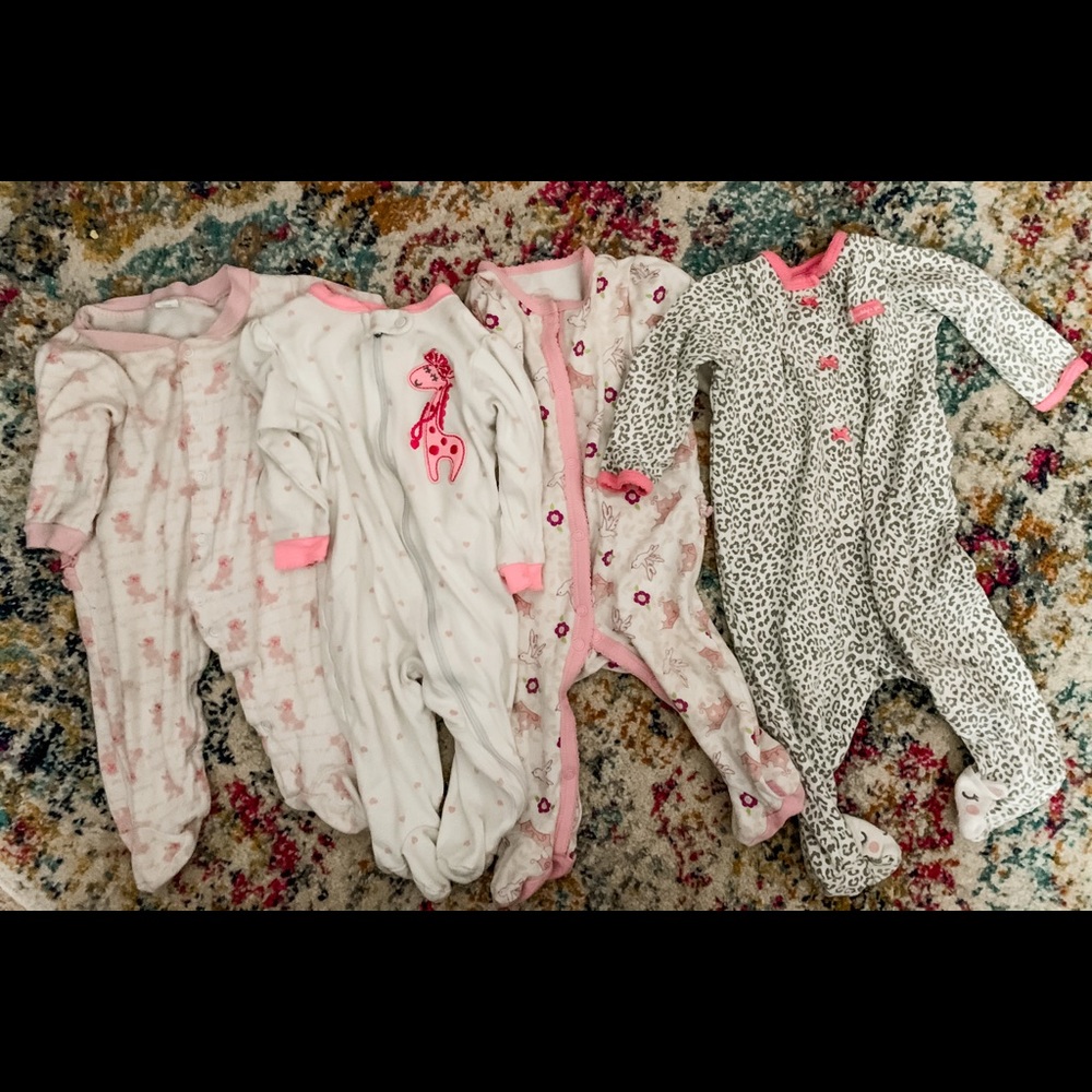 8 pairs of pajamas, sizes 6-9 months